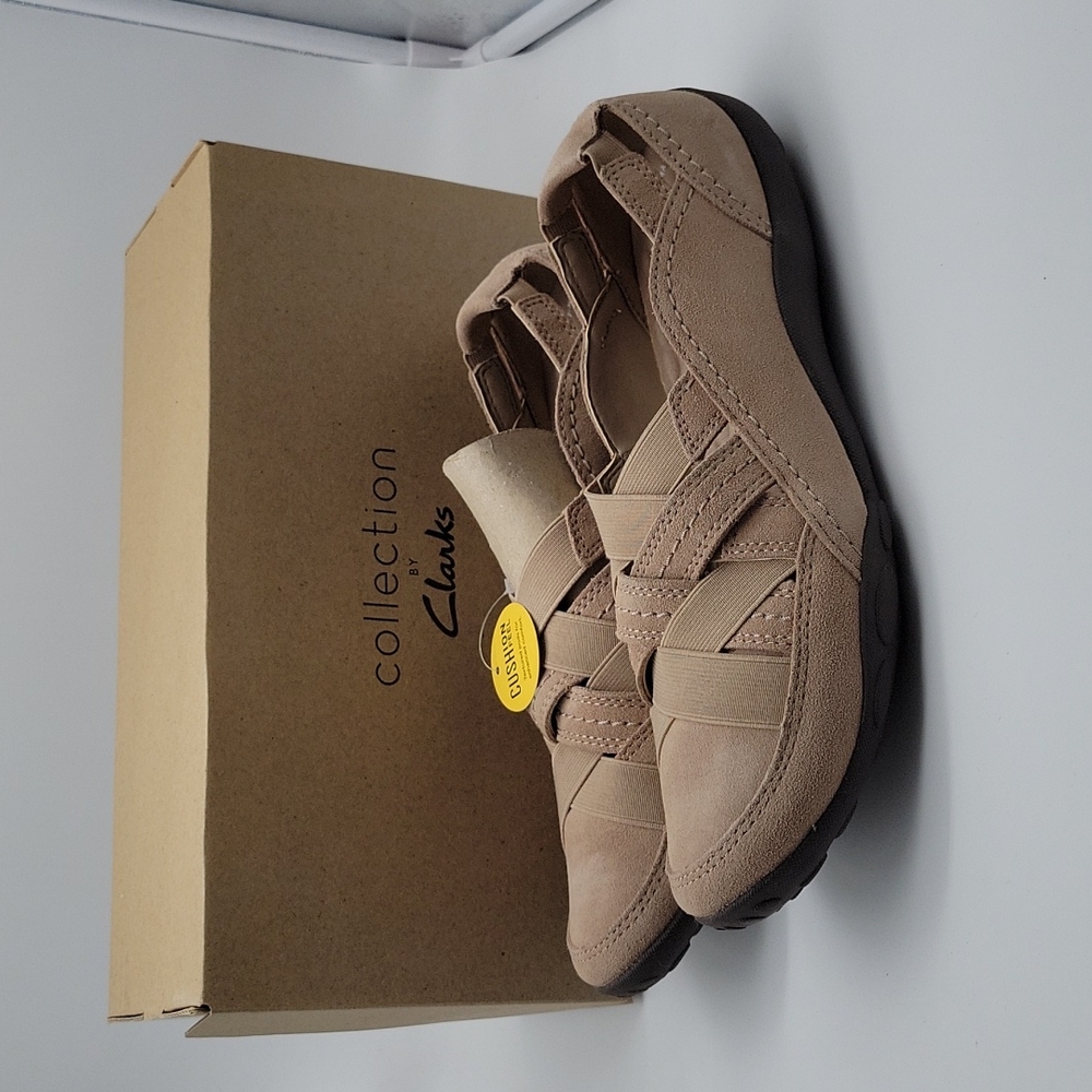 Clarks casual Women's shoe size 11 N in Sand colour